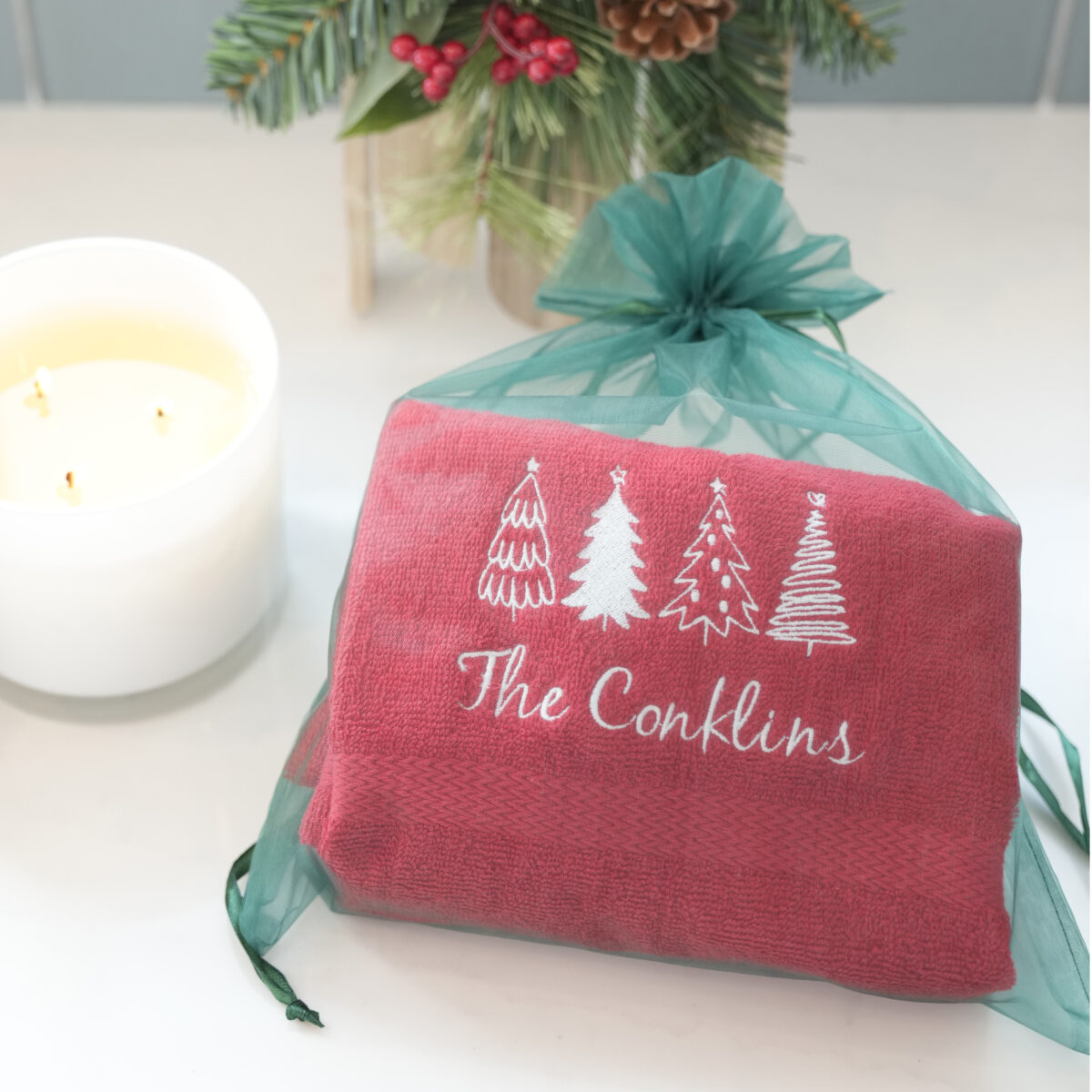 https://thepaisleybox.com/assets/Christmas-Hand-Towels-in-bag.jpg